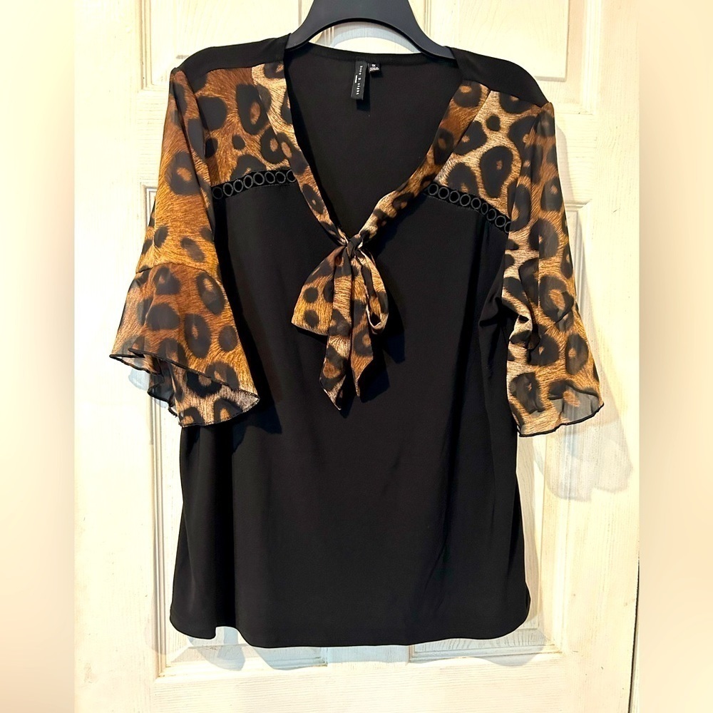 NWOT Zero 2 Eight Black Knit With Chiffon Leopard Print Sleeves, Shoulders &Tie